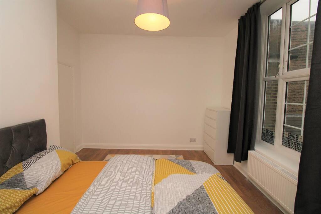 Апартаменты Ideal 2 Bed Flat Close To City Лондон Экстерьер фото