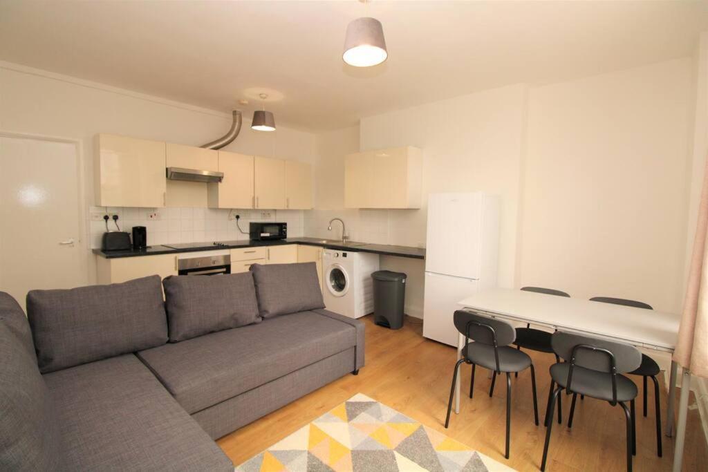 Апартаменты Ideal 2 Bed Flat Close To City Лондон Экстерьер фото