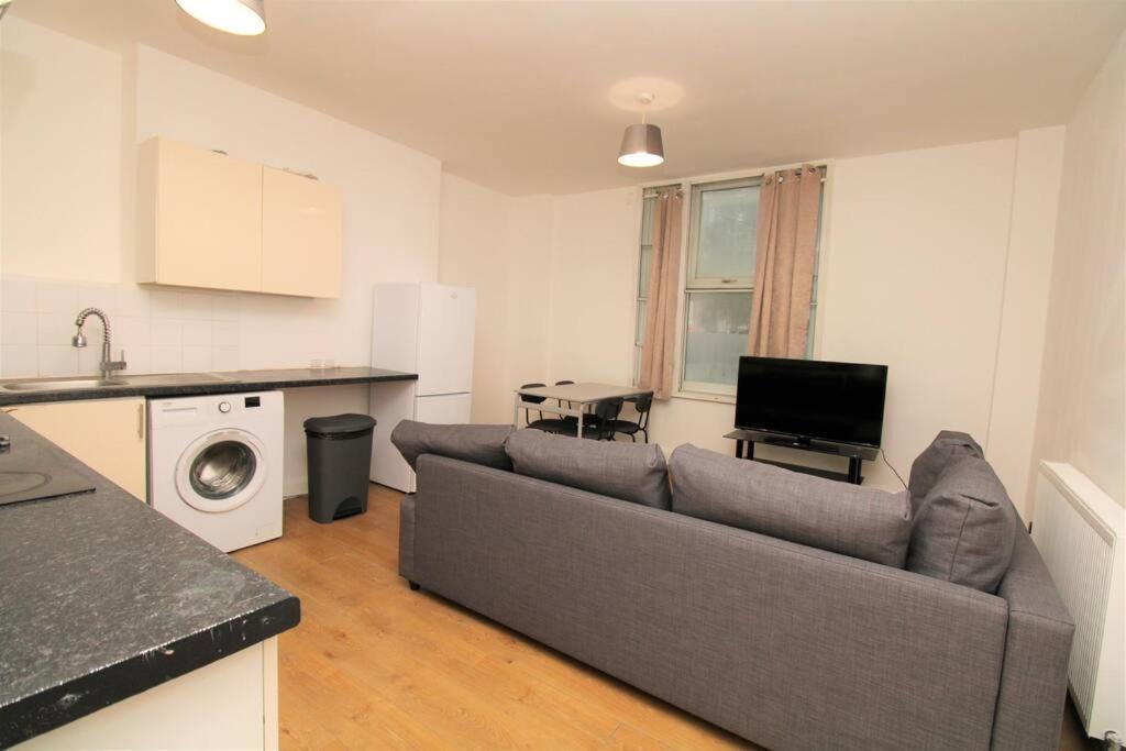 Апартаменты Ideal 2 Bed Flat Close To City Лондон Экстерьер фото