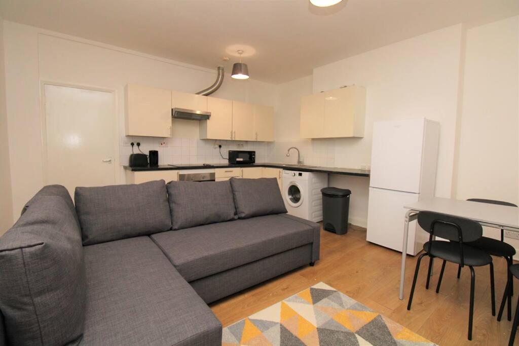 Апартаменты Ideal 2 Bed Flat Close To City Лондон Экстерьер фото